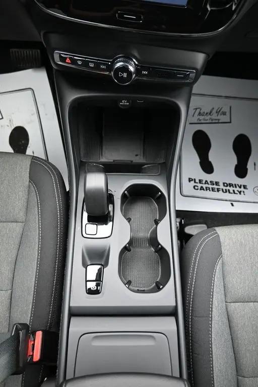 2024 Volvo XC40 Core