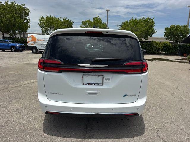 2024 Chrysler Pacifica Hybrid Select