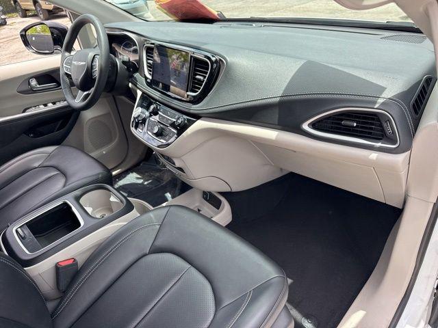 2024 Chrysler Pacifica Hybrid Select