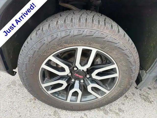 2022 GMC Sierra 1500 Limited 4WD Crew Cab Short Box AT4