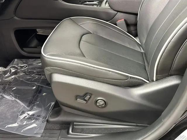 2027 Chrysler Pacifica Limited