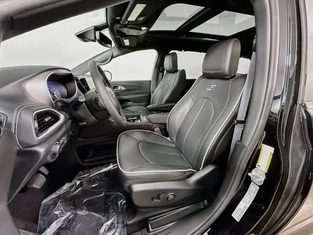2027 Chrysler Pacifica Limited