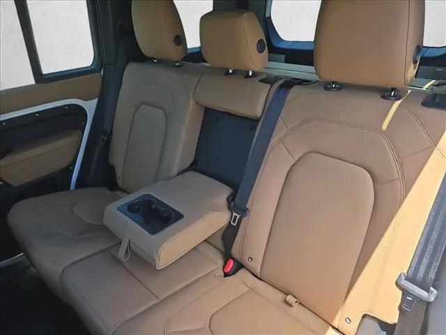 2026 Land Rover Defender P400 X-Dynamic SE