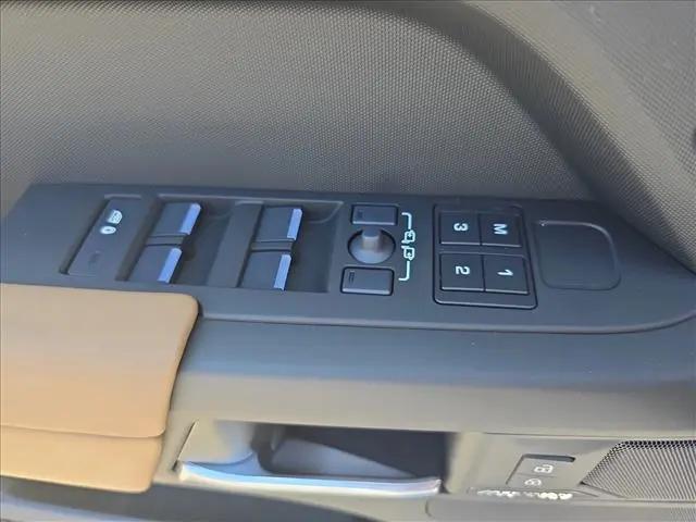 2026 Land Rover Defender P400 X-Dynamic SE