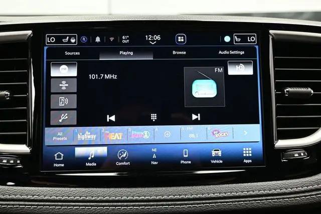 2027 Chrysler Pacifica Select