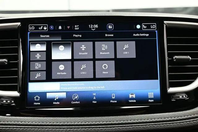 2027 Chrysler Pacifica Select