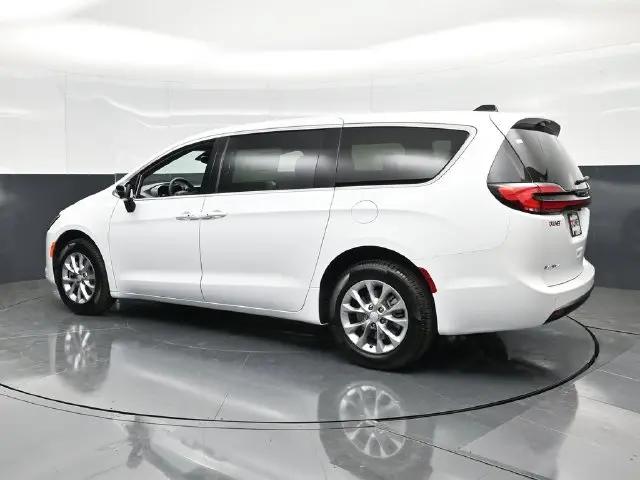 2027 Chrysler Pacifica Select AWD