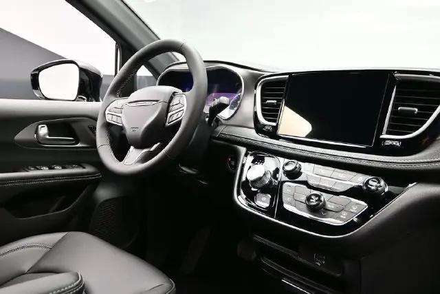 2027 Chrysler Pacifica Select AWD