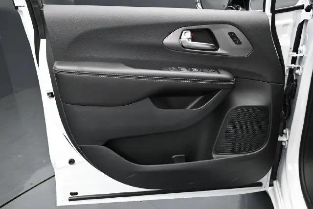 2027 Chrysler Pacifica Select AWD