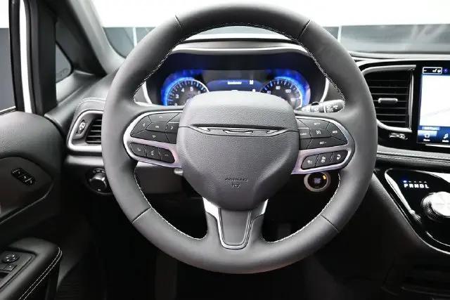 2027 Chrysler Pacifica Select AWD