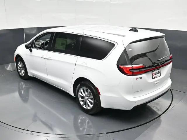 2027 Chrysler Pacifica Select AWD