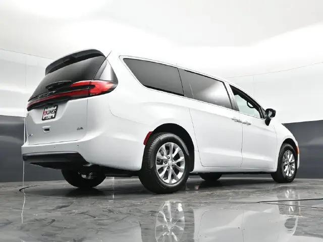 2027 Chrysler Pacifica Select AWD
