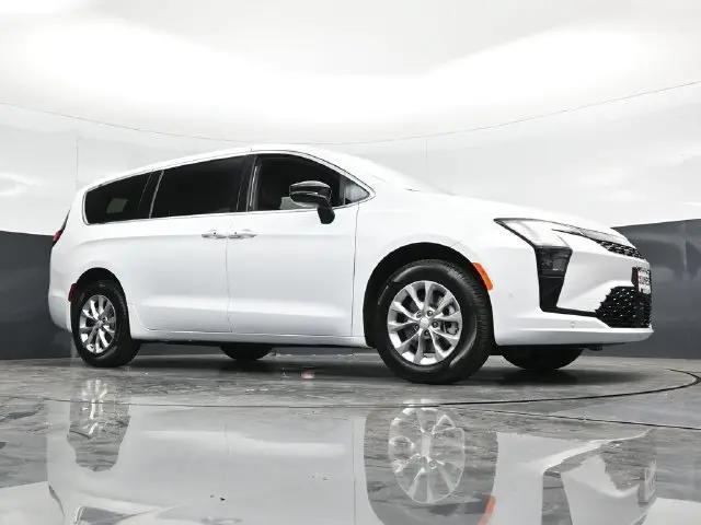 2027 Chrysler Pacifica Select AWD