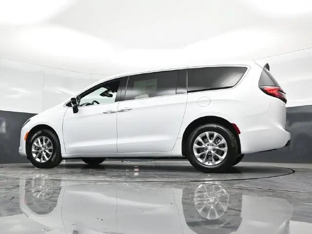 2027 Chrysler Pacifica Select AWD