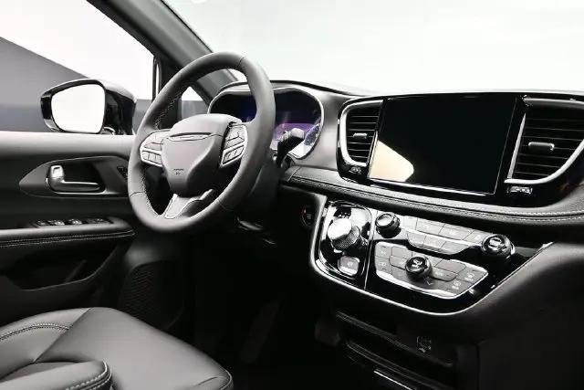 2027 Chrysler Pacifica Select AWD
