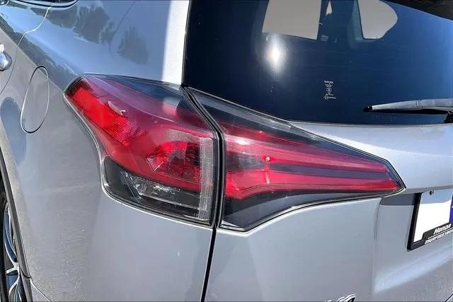 2017 Toyota RAV4 Hybrid XLE