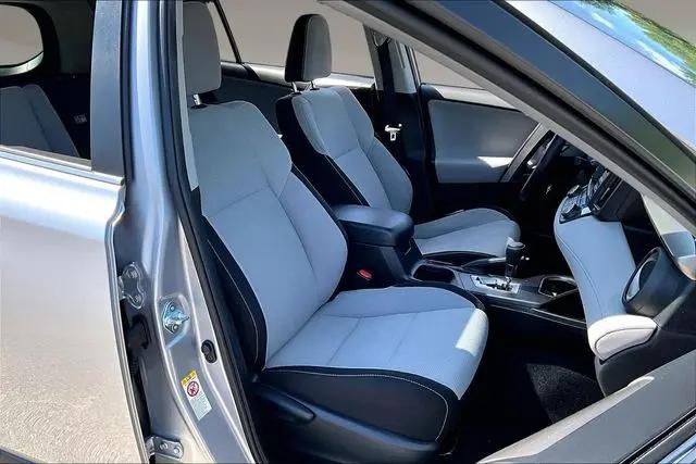 2017 Toyota RAV4 Hybrid XLE