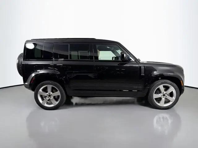 2026 Land Rover Defender P400 X-Dynamic SE