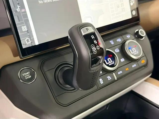 2026 Land Rover Defender P400 X-Dynamic SE