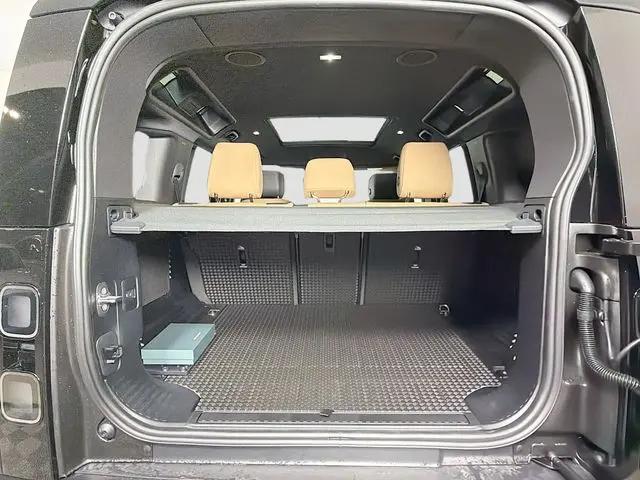2026 Land Rover Defender P400 X-Dynamic SE