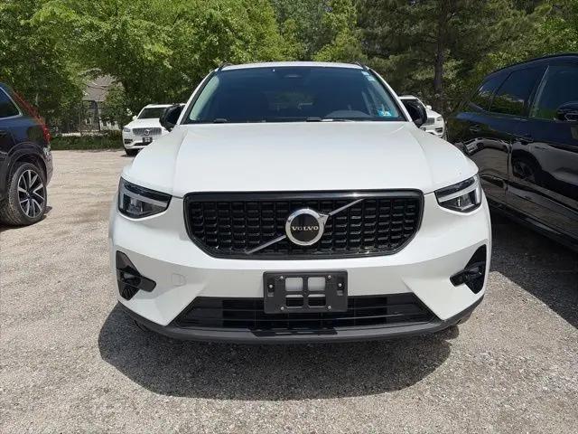 2023 Volvo XC40 B5 Plus Dark Theme