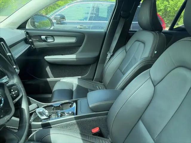 2023 Volvo XC40 B5 Plus Dark Theme