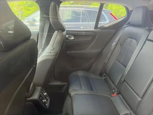 2023 Volvo XC40 B5 Plus Dark Theme
