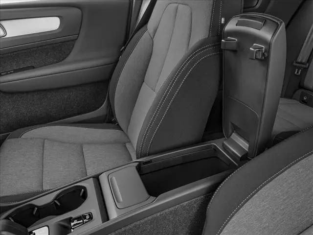 2026 Volvo XC40 Plus, B5 AWD Gas (mild hybrid), Dark