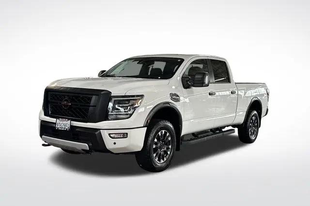 2017 Nissan Titan SL