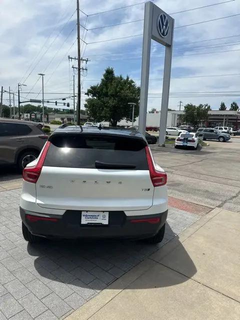 2021 Volvo XC40 T5 R-Design