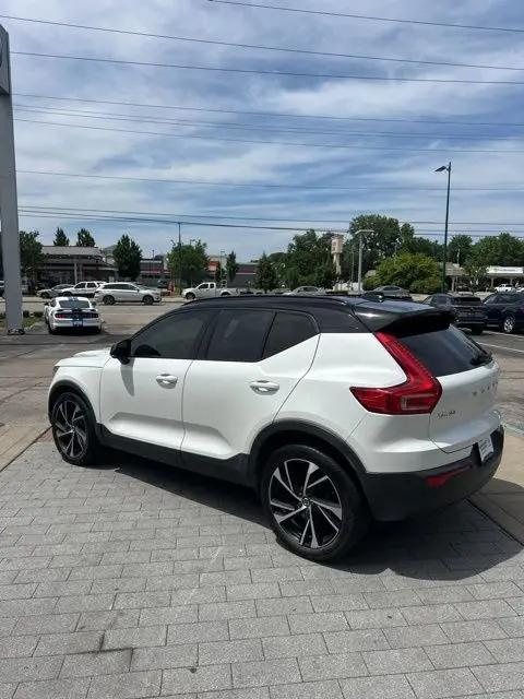 2021 Volvo XC40 T5 R-Design