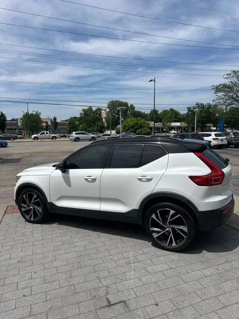 2021 Volvo XC40 T5 R-Design