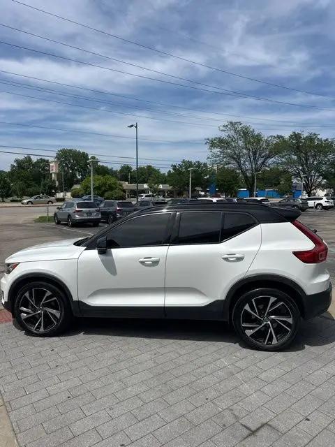 2021 Volvo XC40 T5 R-Design