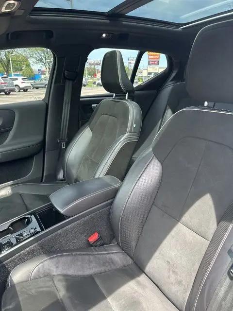 2021 Volvo XC40 T5 R-Design