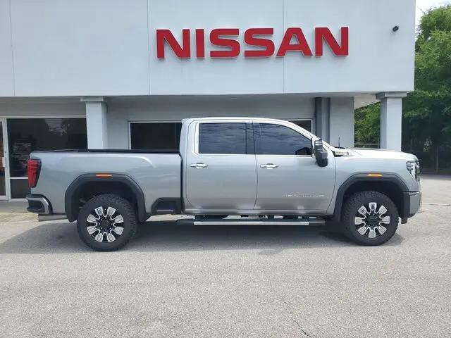 2024 GMC Sierra 3500HD 4WD Crew Cab Standard Bed Denali