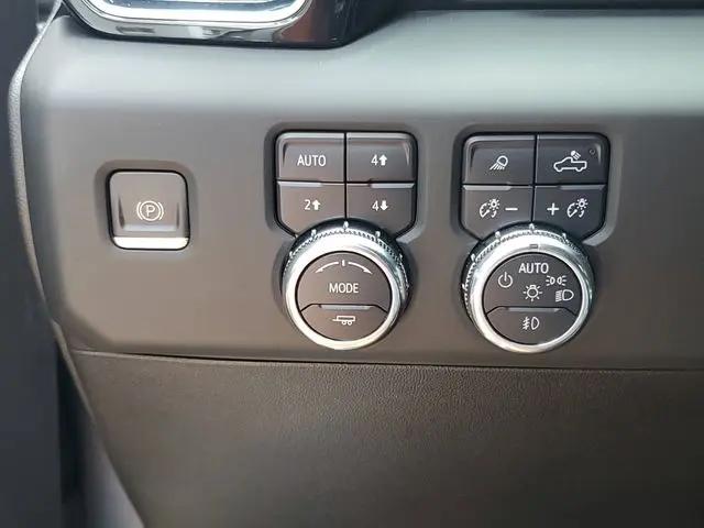 2024 GMC Sierra 3500HD 4WD Crew Cab Standard Bed Denali