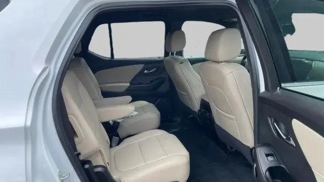 2023 Chevrolet Traverse AWD LT Leather