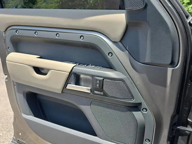 2024 Land Rover Defender 110 P400 X