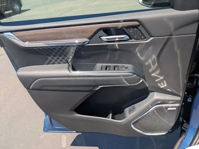 2026 GMC Acadia Denali AWD