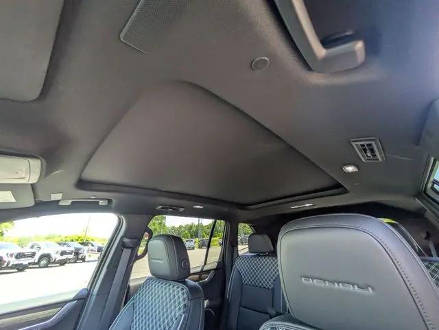 2026 GMC Acadia Denali AWD