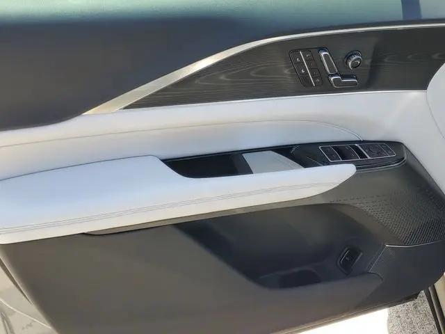 2024 Cadillac iQ Luxury w/1SC
