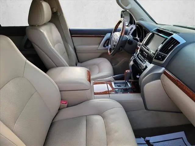 2015 Toyota Land Cruiser V8