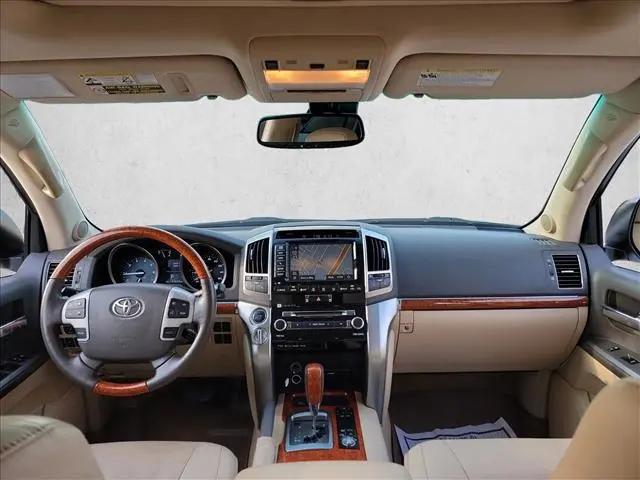 2015 Toyota Land Cruiser V8