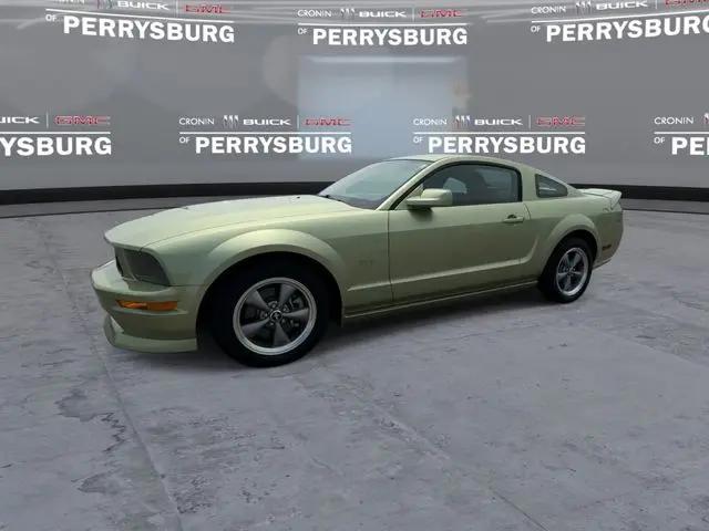 2005 Ford Mustang GT Deluxe