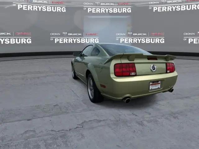 2005 Ford Mustang GT Deluxe