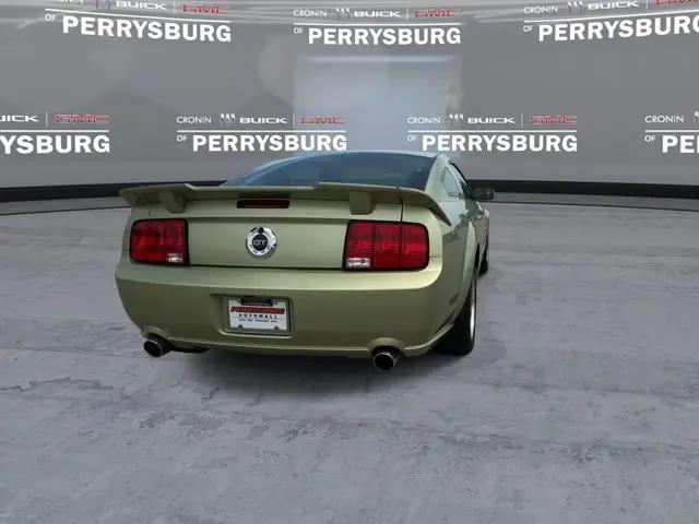 2005 Ford Mustang GT Deluxe