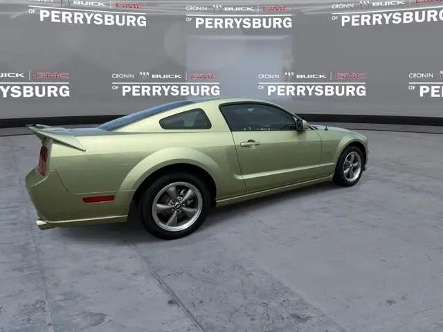 2005 Ford Mustang GT Deluxe