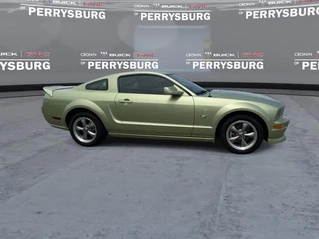 2005 Ford Mustang GT Deluxe