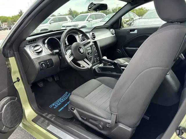 2005 Ford Mustang GT Deluxe