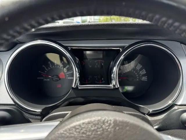 2005 Ford Mustang GT Deluxe